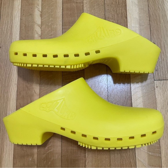 Calzuro BiHos Classic Rubber Autoclavable Clogs Without Holes Yellow - Picture 2 of 11